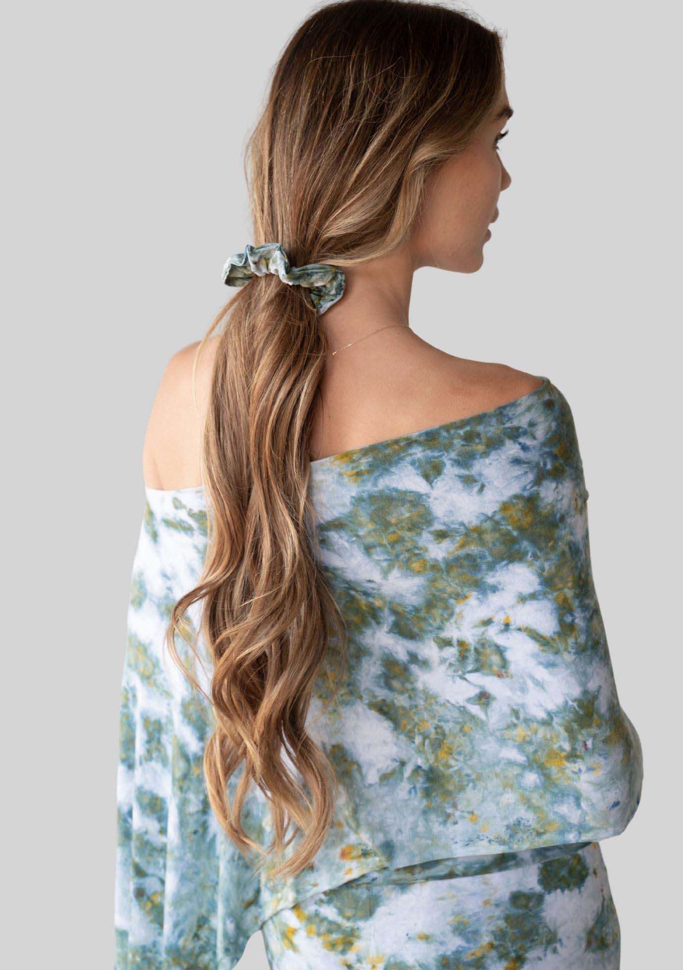 Jala Scrunchie in Seaweed - product view