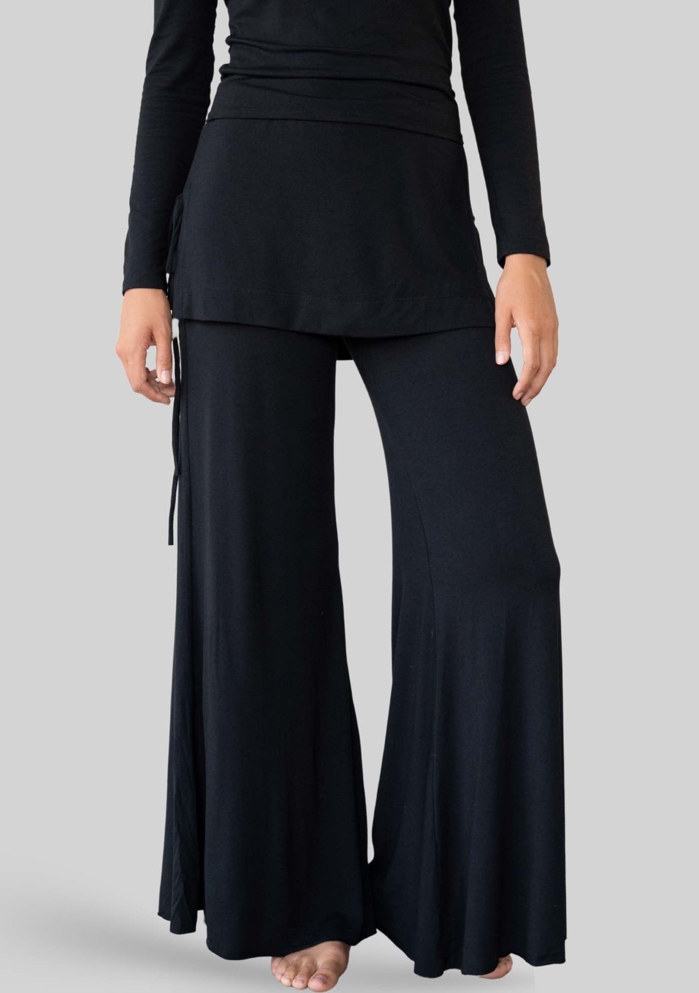 Amelia is 5'9" (S)