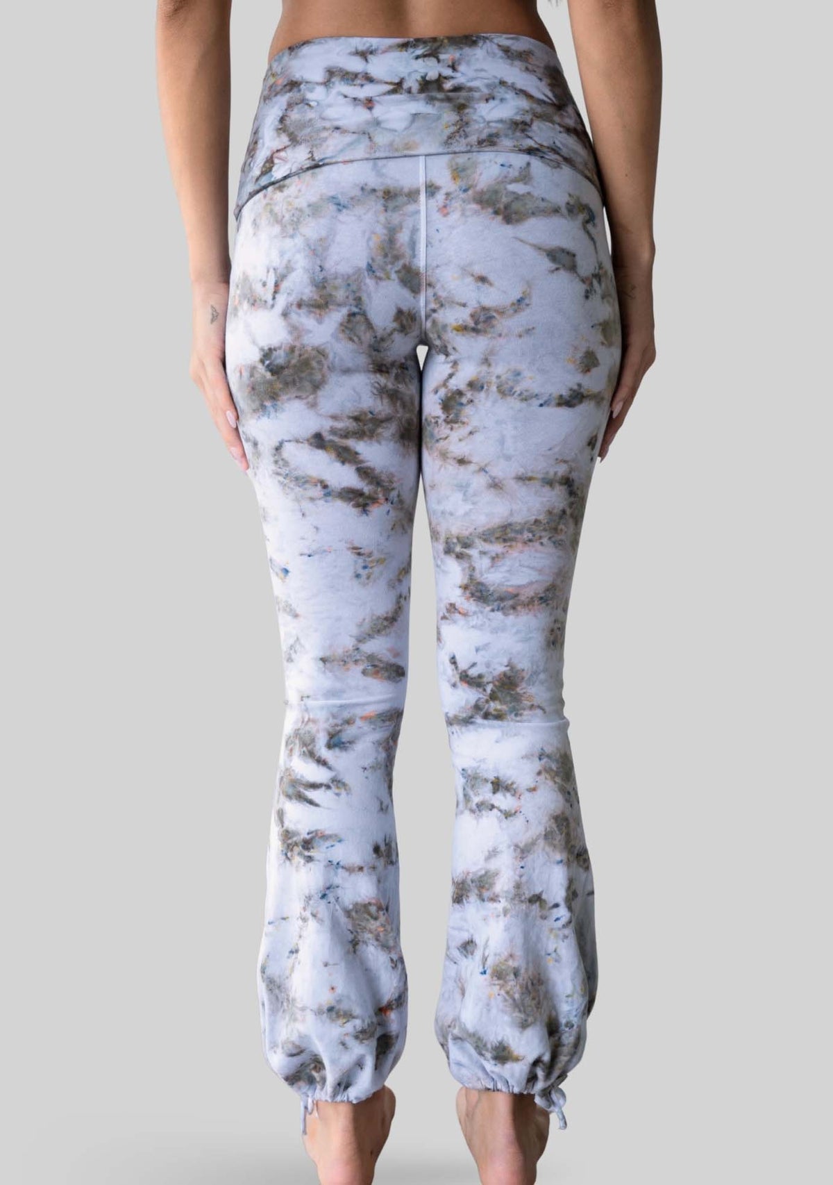 Back view of the JALA Nama Balloon Flare Legging in Morel