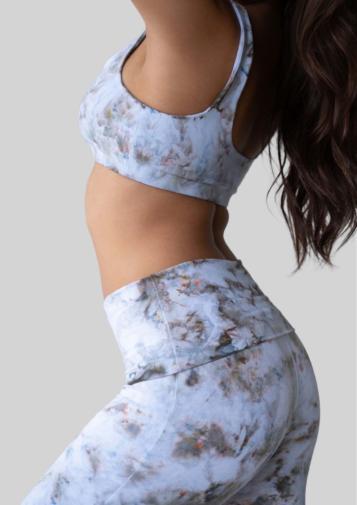 Close up of the foldover waist on the JALA Nama Balloon Flare Legging in Morel