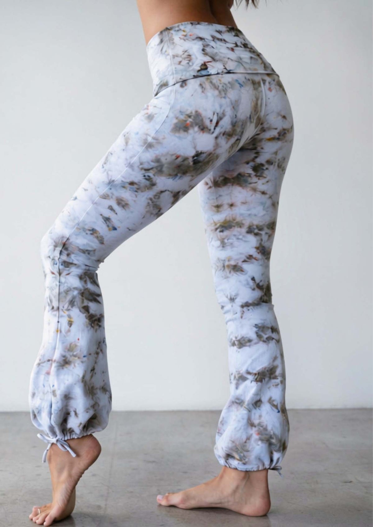 Side view of the JALA Nama Balloon Flare Legging in Morel