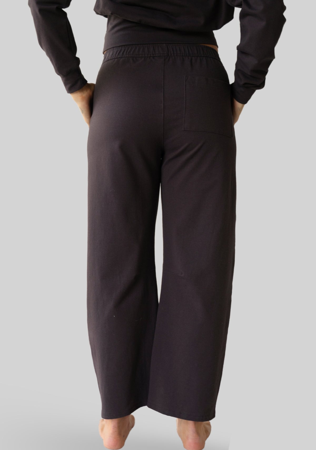 Back view of the JALA Bliss Barrel Pant in Chocolate