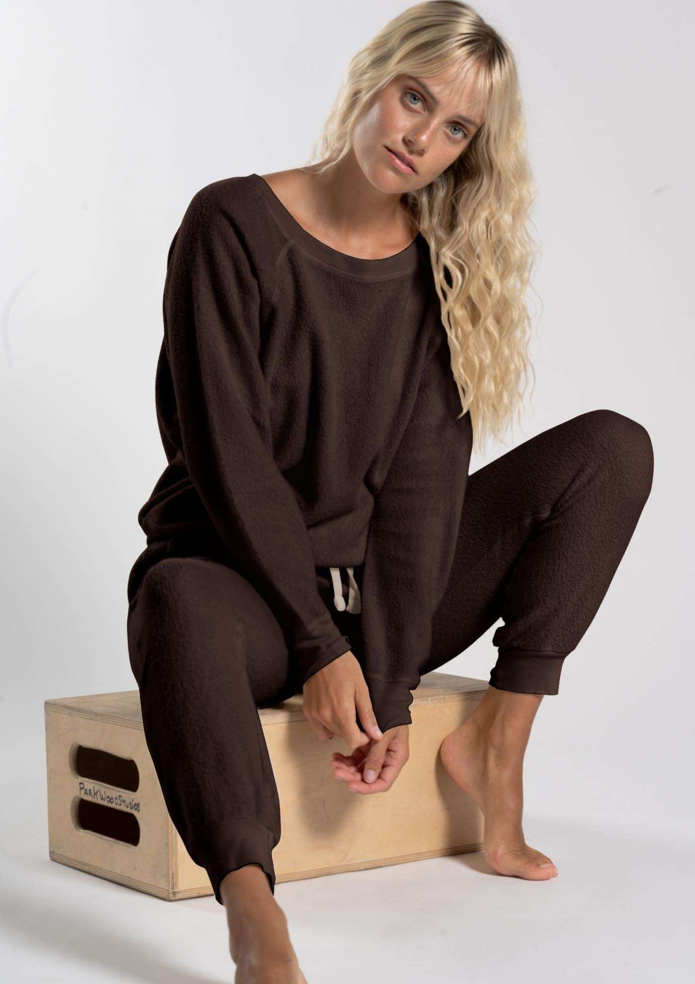 Genieve is 5' 8" (S)