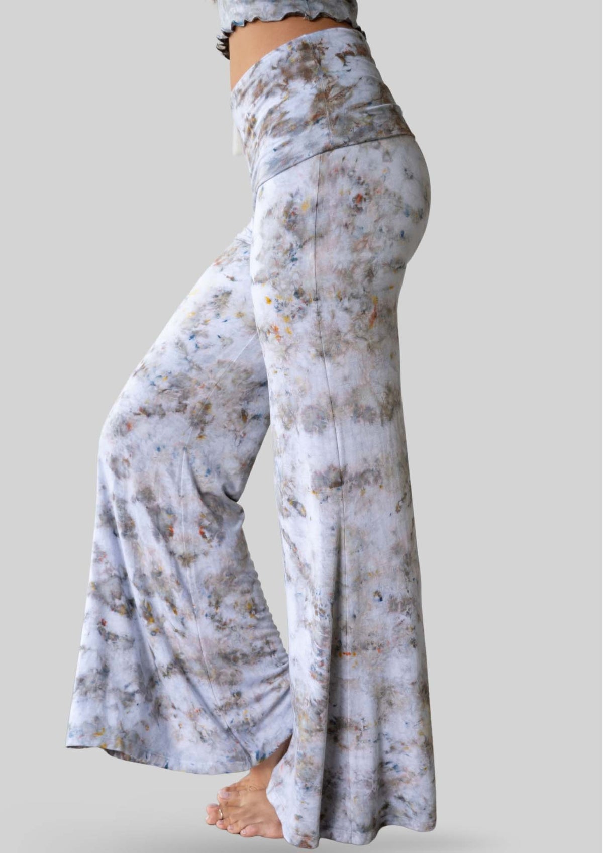 Side view of the JALA Chill Yoga Pant in Morel