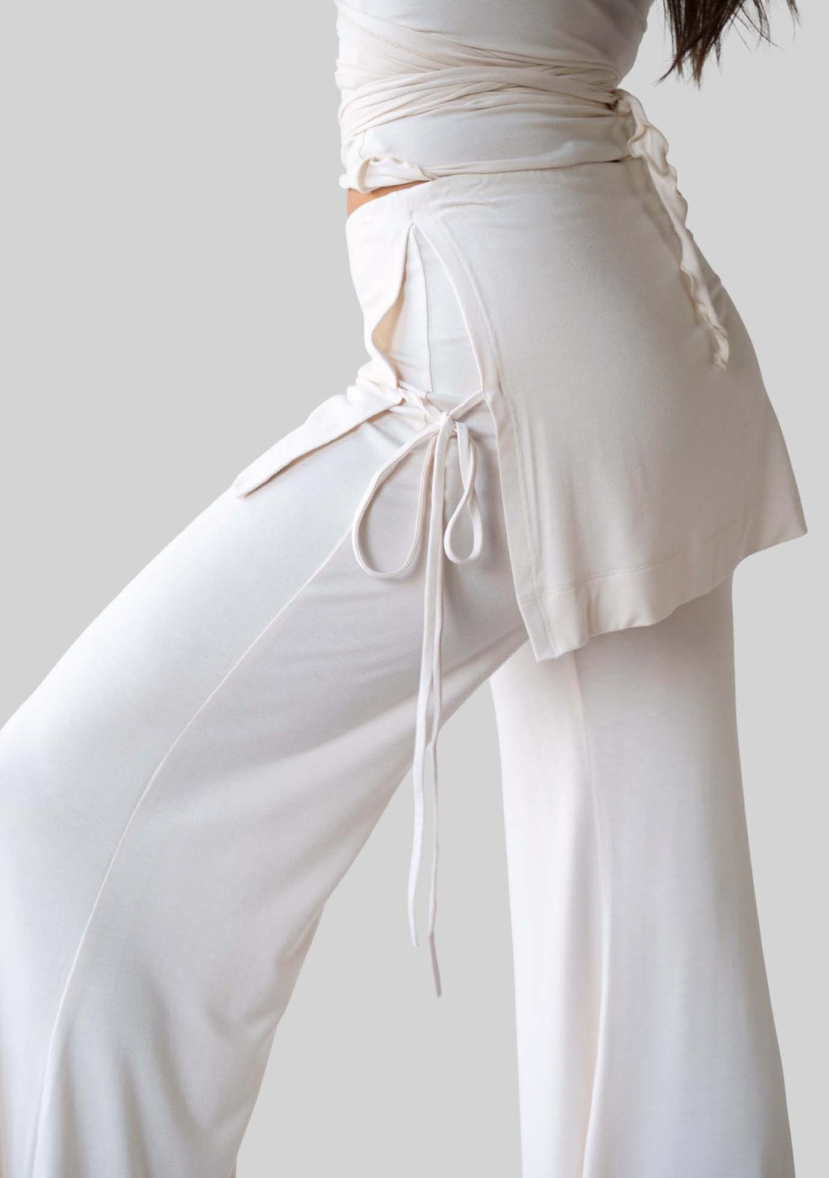 Side view of the JALA Luna Pant in Cream