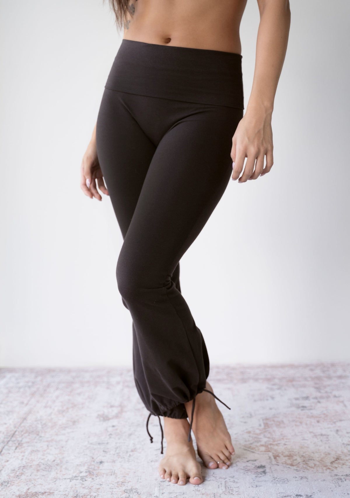 Front view of the JALA Nama Balloon Flare Legging in Chocolate