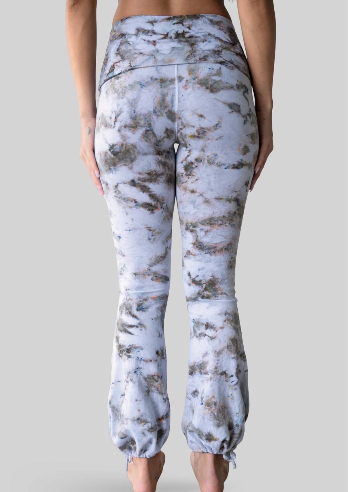 Back view of the JALA Nama Balloon Flare Legging in Morel